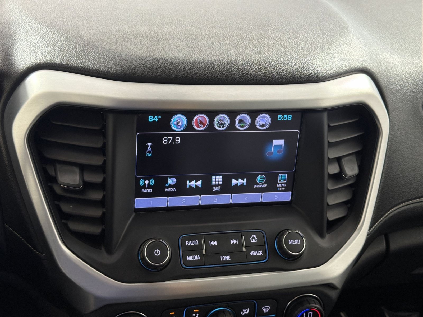 Used 2017 GMC Acadia SLT FWD image 18