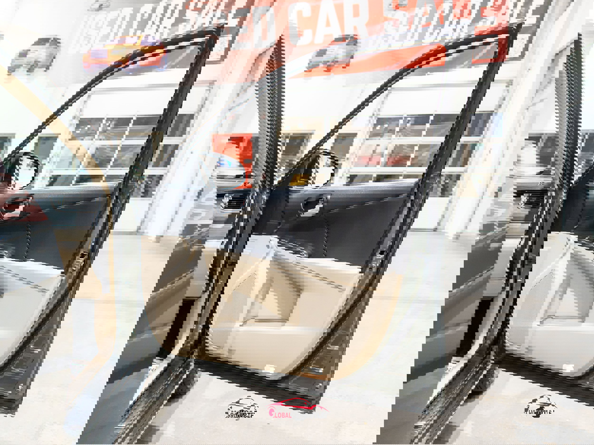 Used 2013 Toyota Camry LE image 37