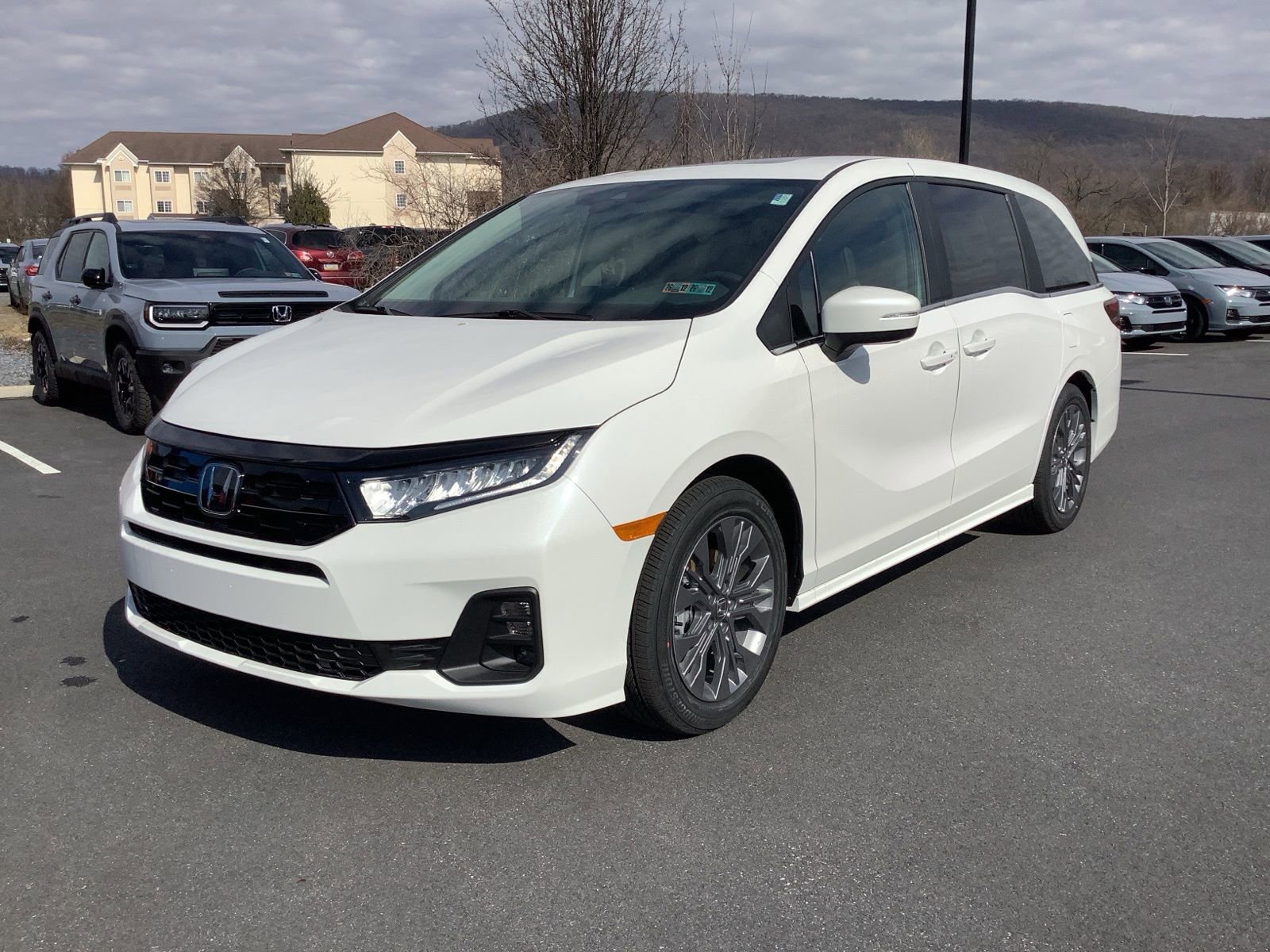 New 2026 Honda Odyssey Touring image 2