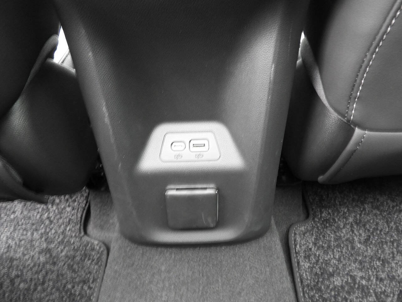 Used 2022 Buick Envision Avenir w/ Technology Package II image 25