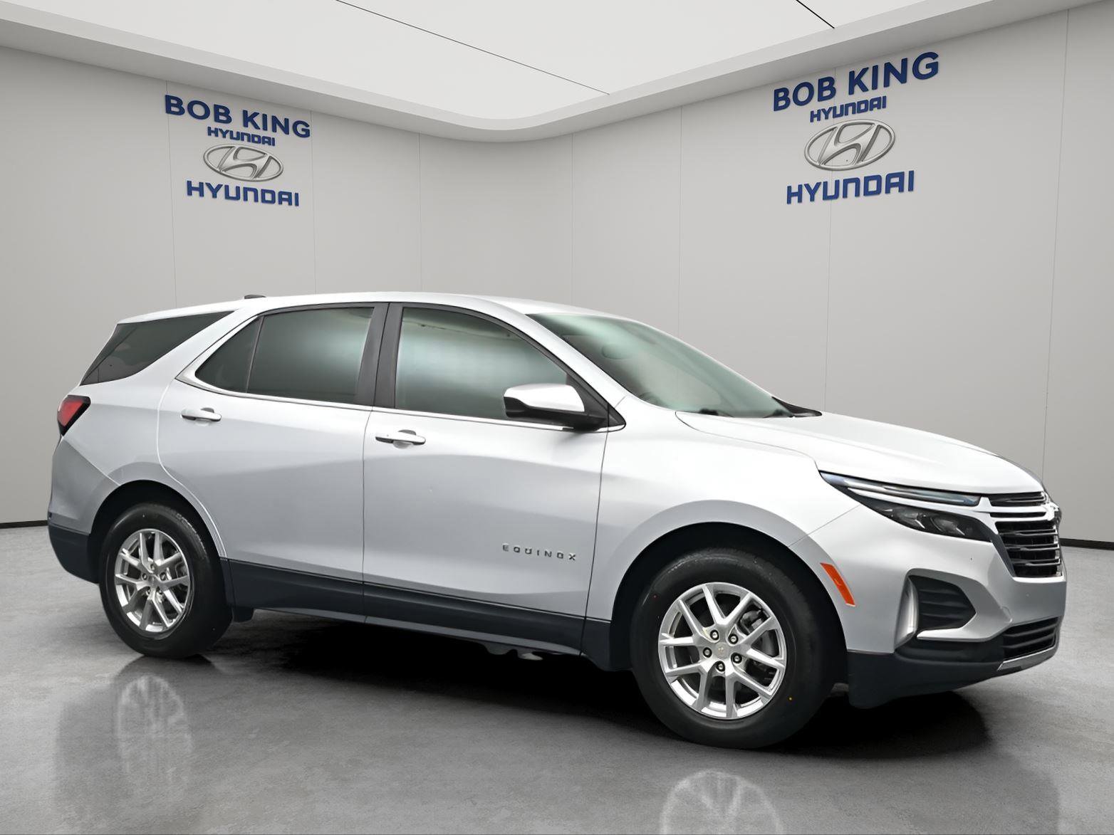 Used 2022 Chevrolet Equinox LT image 2