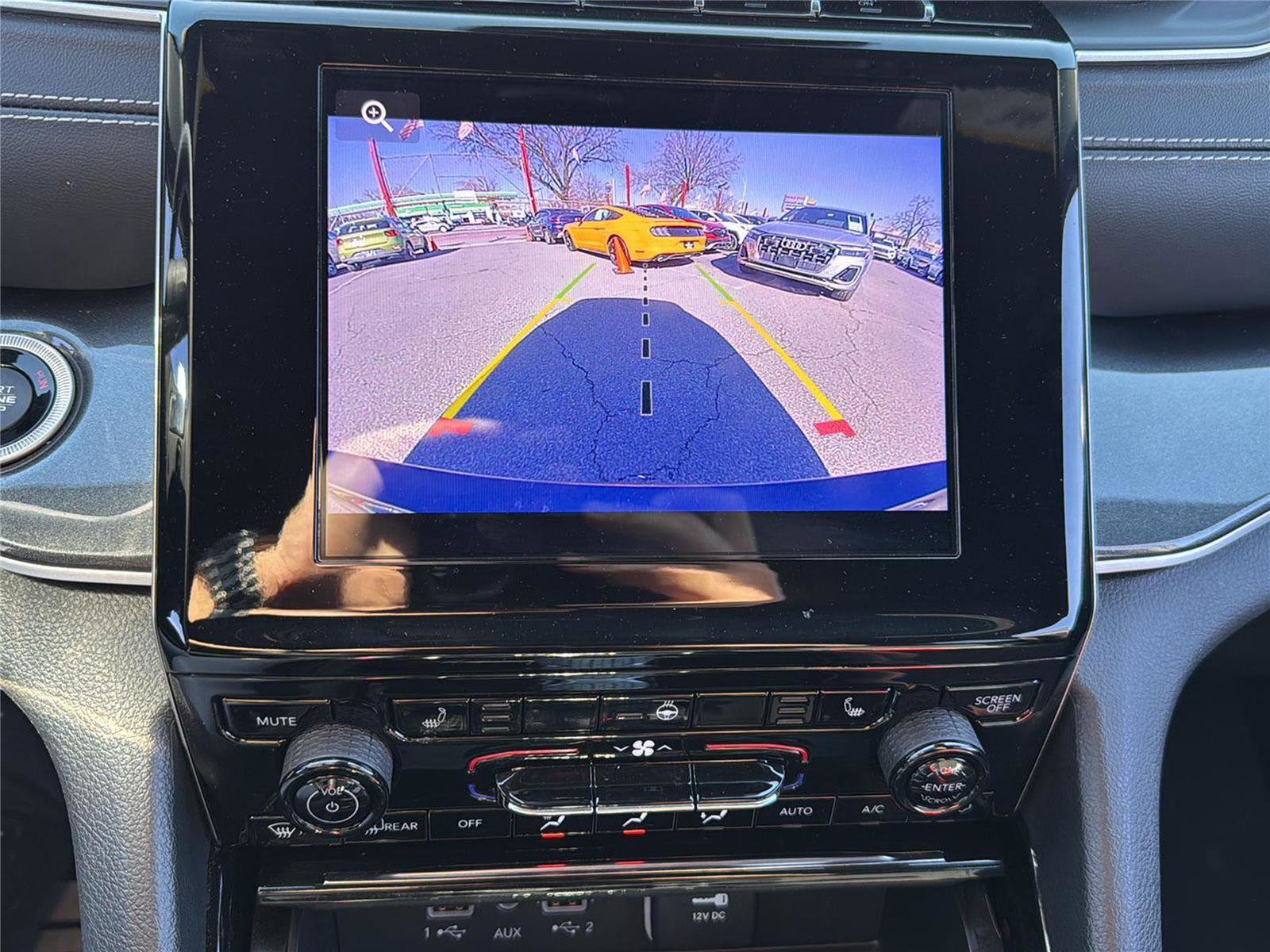 Used 2023 Jeep Grand Cherokee L Laredo image 21