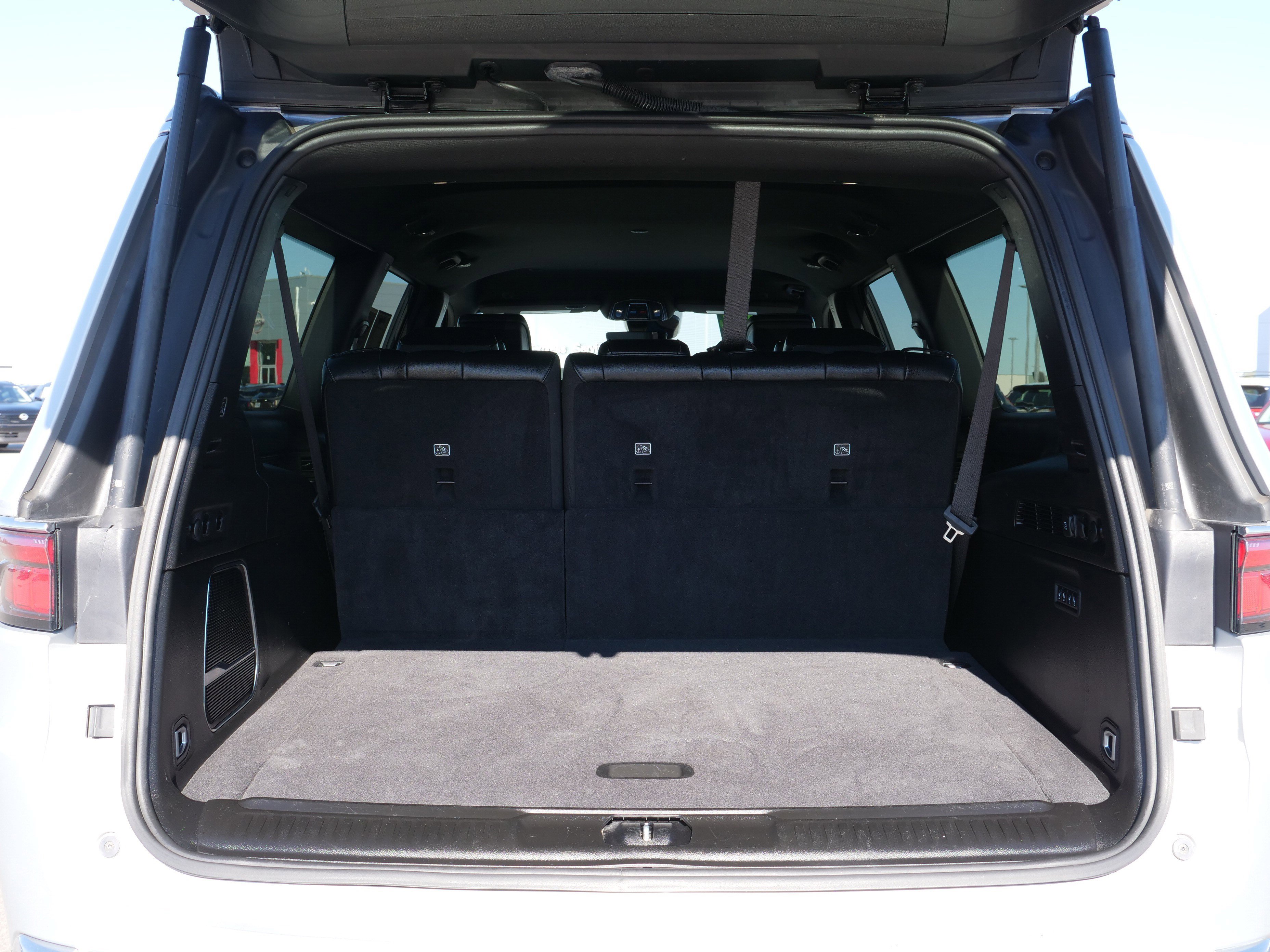 Used 2024 Jeep Wagoneer L Base image 14