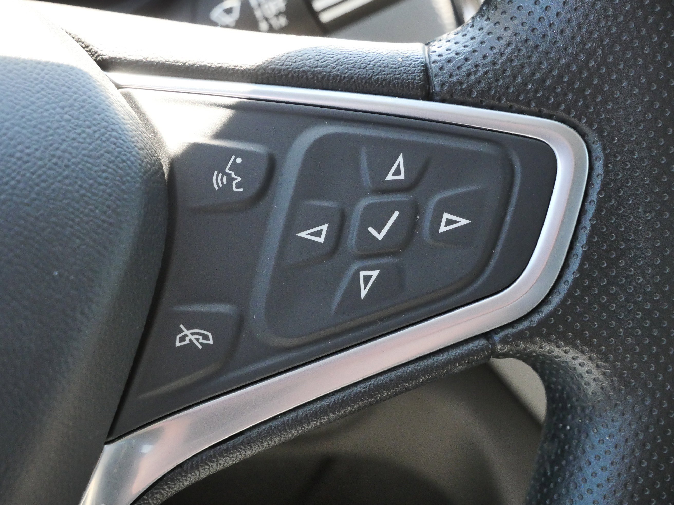 Used 2023 Chevrolet Equinox LS w/ LS Convenience Package AWD/4WD image 31