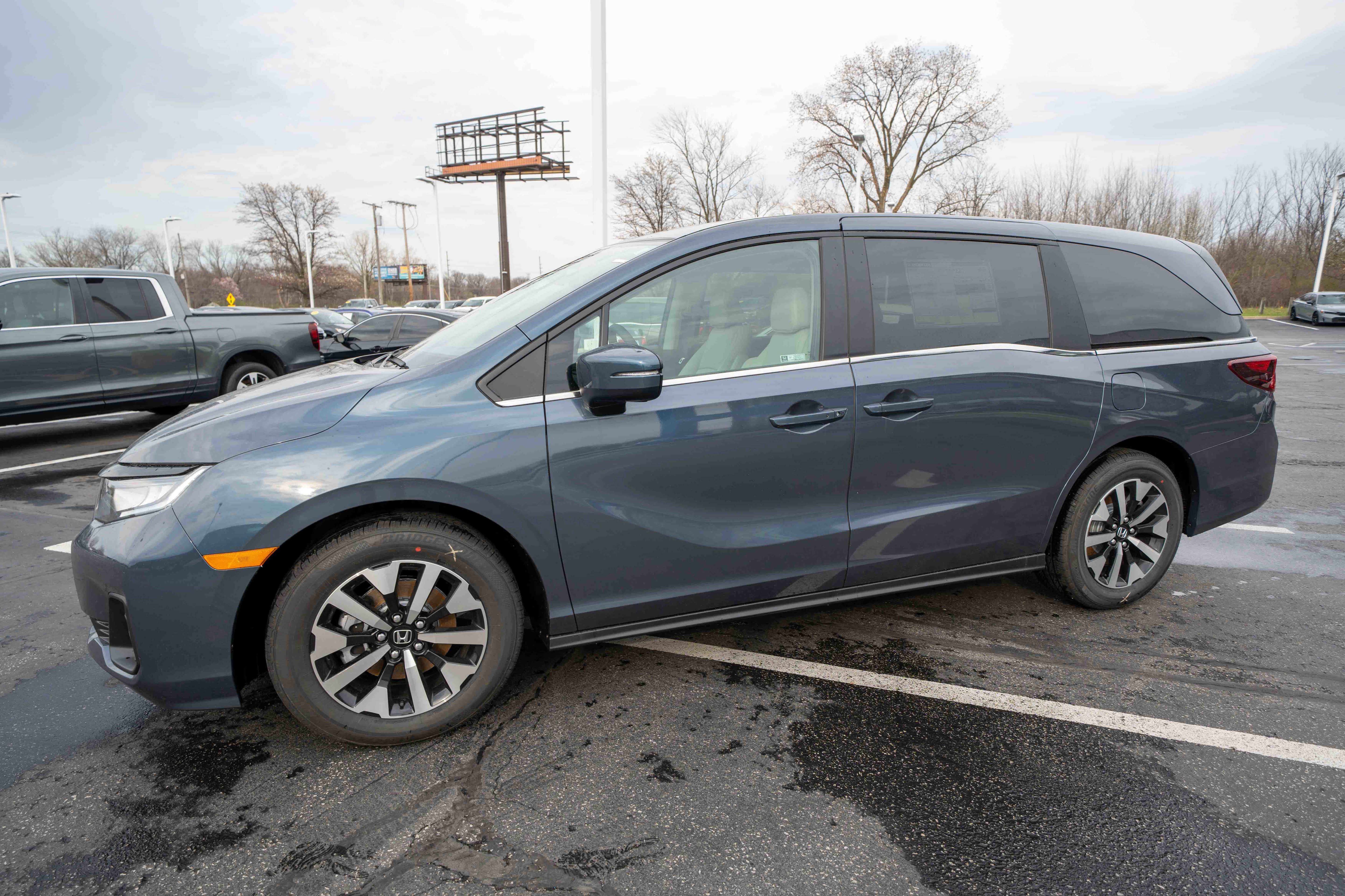 New 2026 Honda Odyssey EX-L image 3