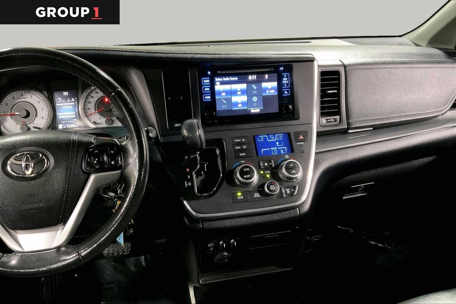 Used 2017 Toyota Sienna SE FWD image 7