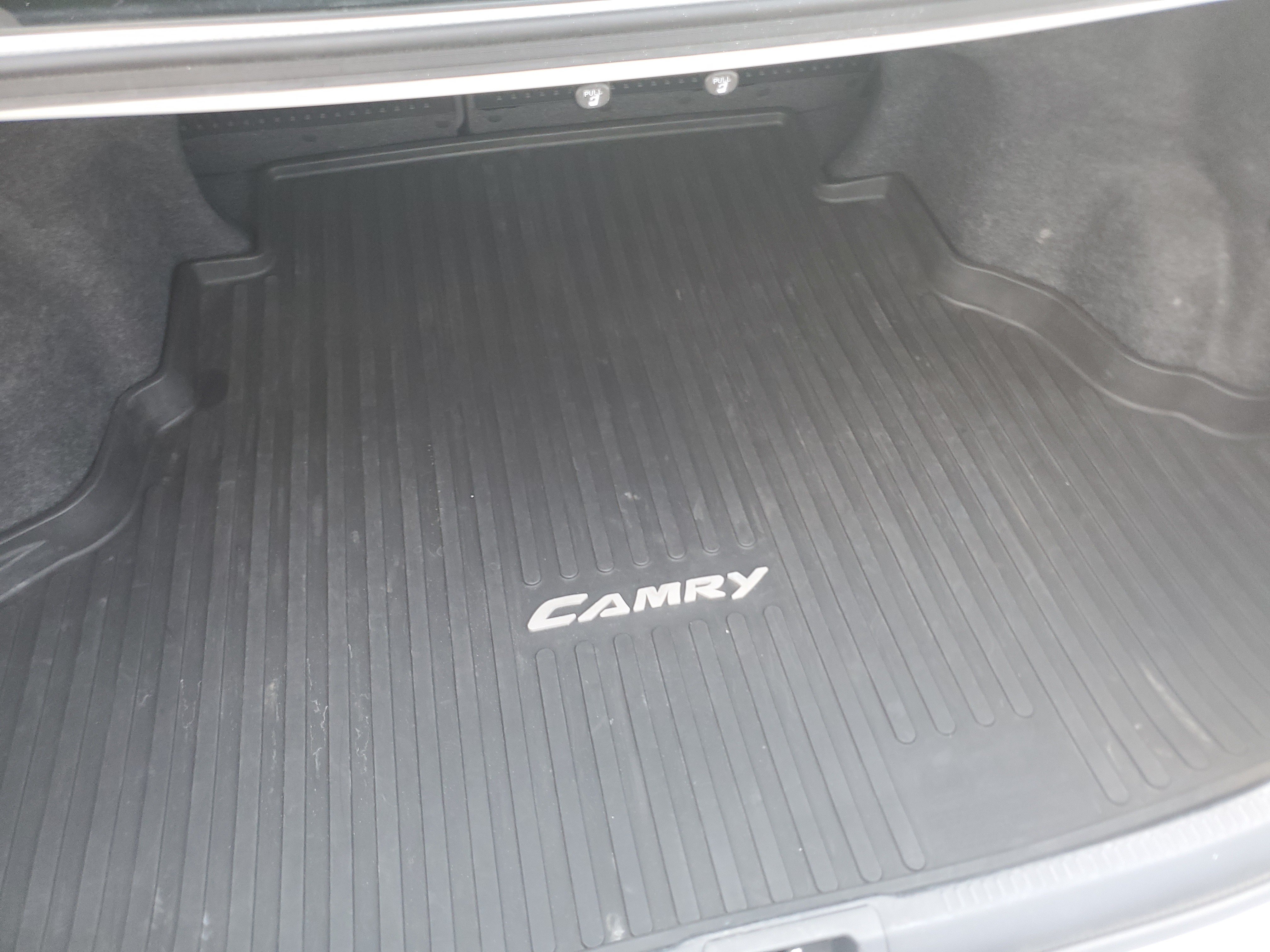 Used 2015 Toyota Camry SE w/ Moonroof Package FWD image 9