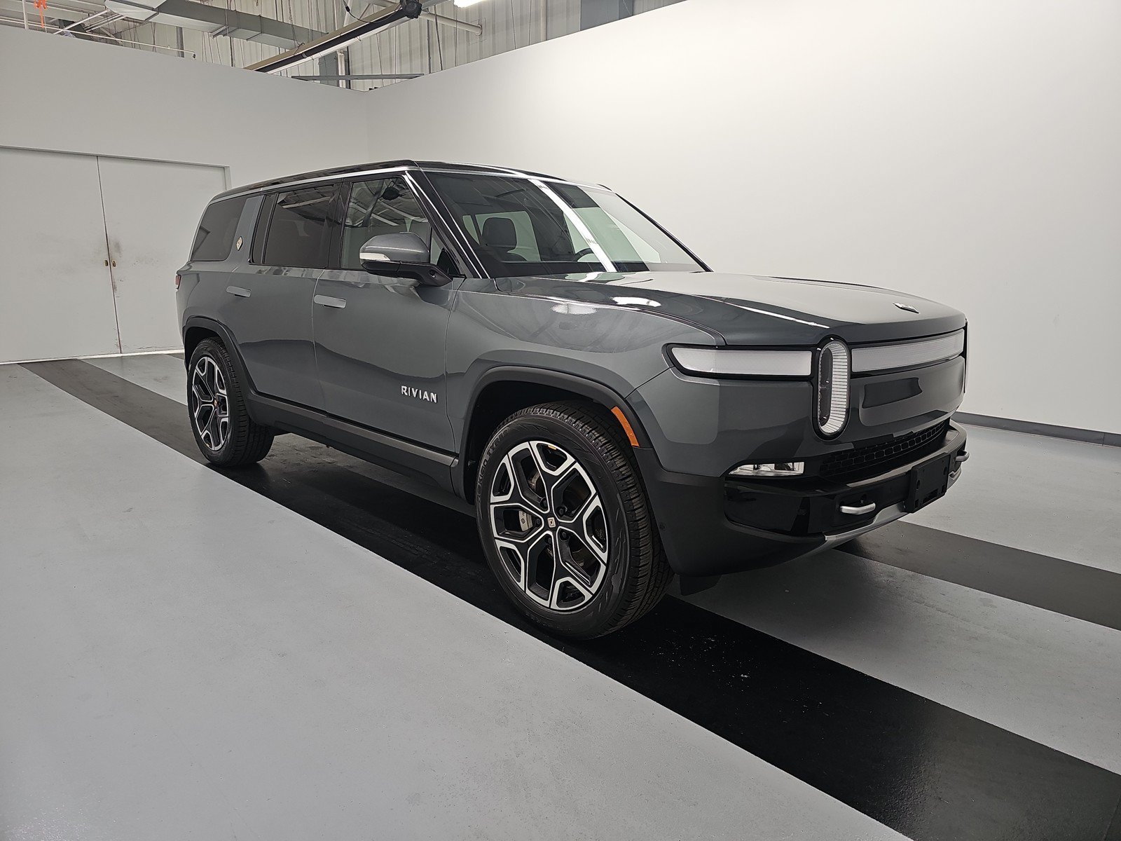 Used 2024 Rivian R1S Adventure AWD/4WD image 7