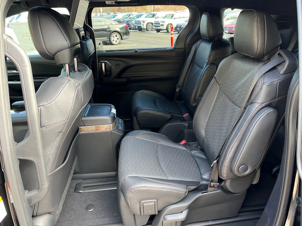 New 2026 Toyota Sienna Platinum image 23