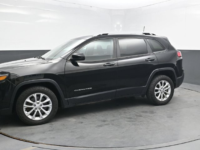 Used 2020 Jeep Cherokee Latitude FWD image 3