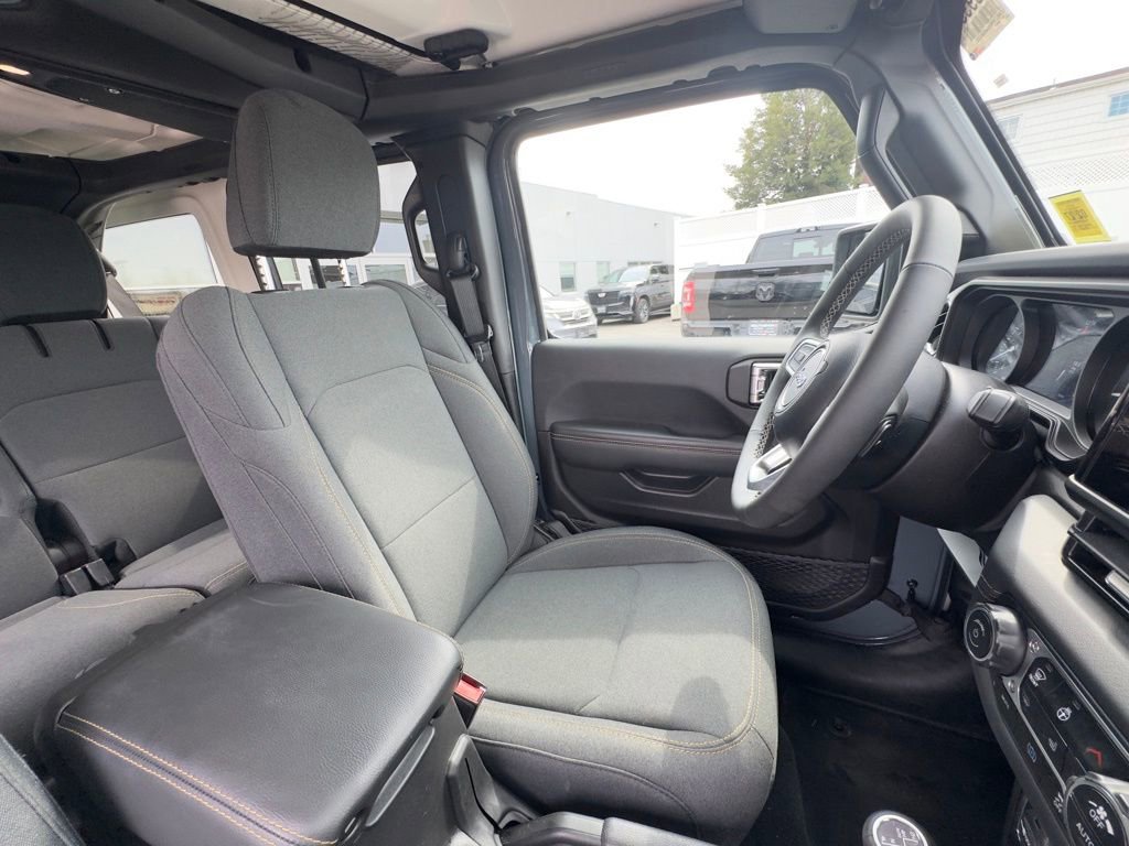 Used 2025 Jeep Wrangler Unlimited Sahara w/ Safety Group image 20