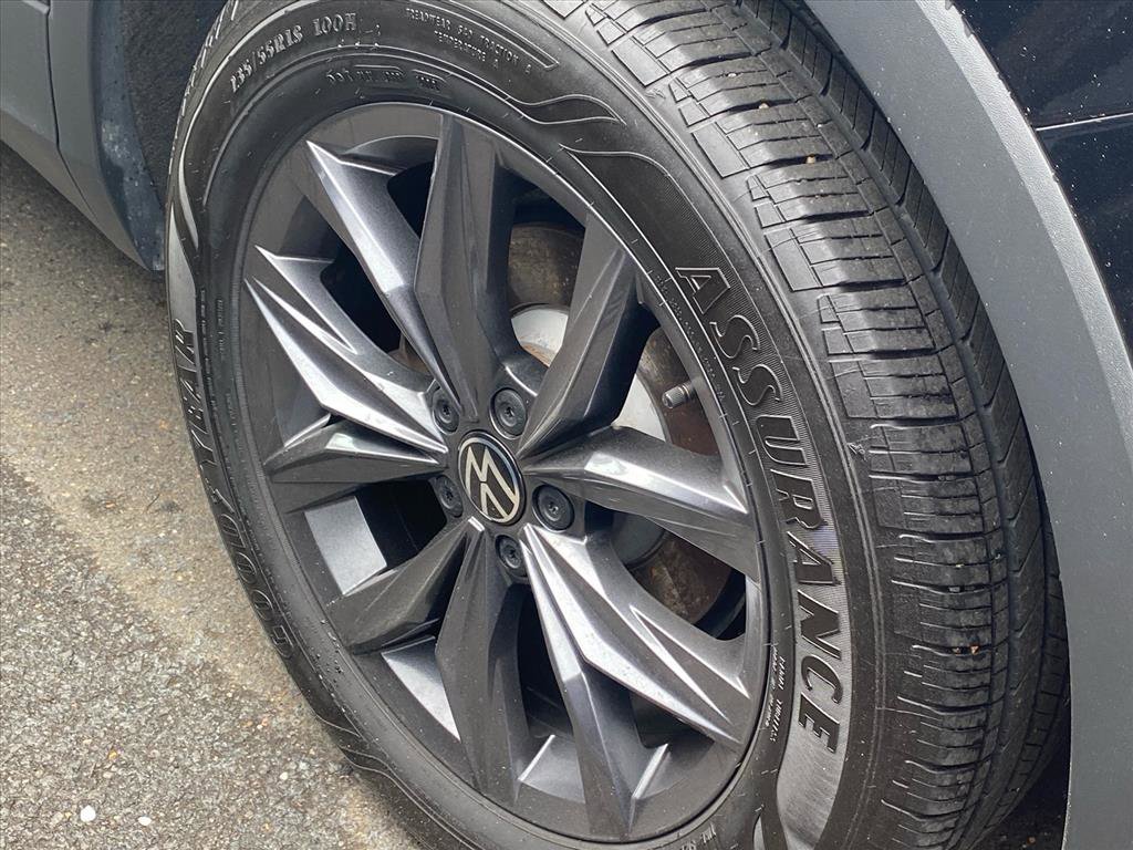 Certified 2023 Volkswagen Tiguan SE w/ Panoramic Sunroof Package image 18