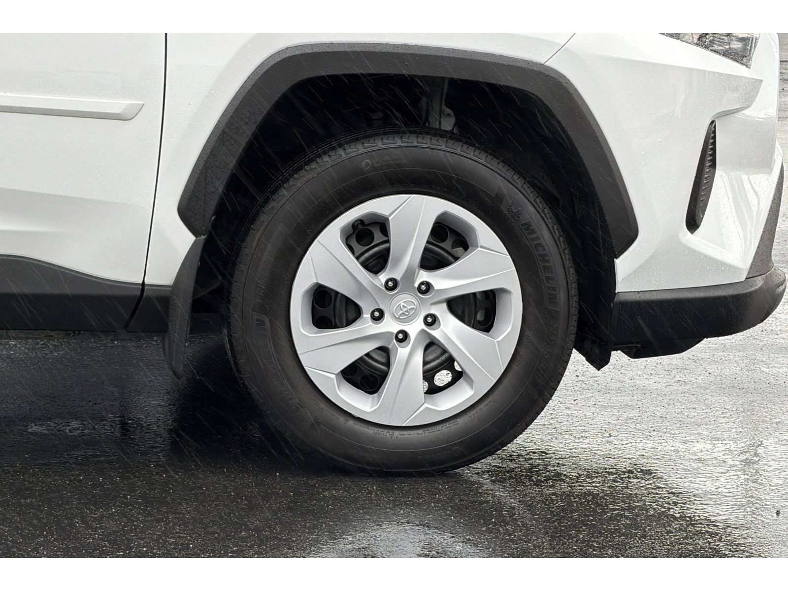 Certified 2025 Toyota RAV4 LE FWD image 30