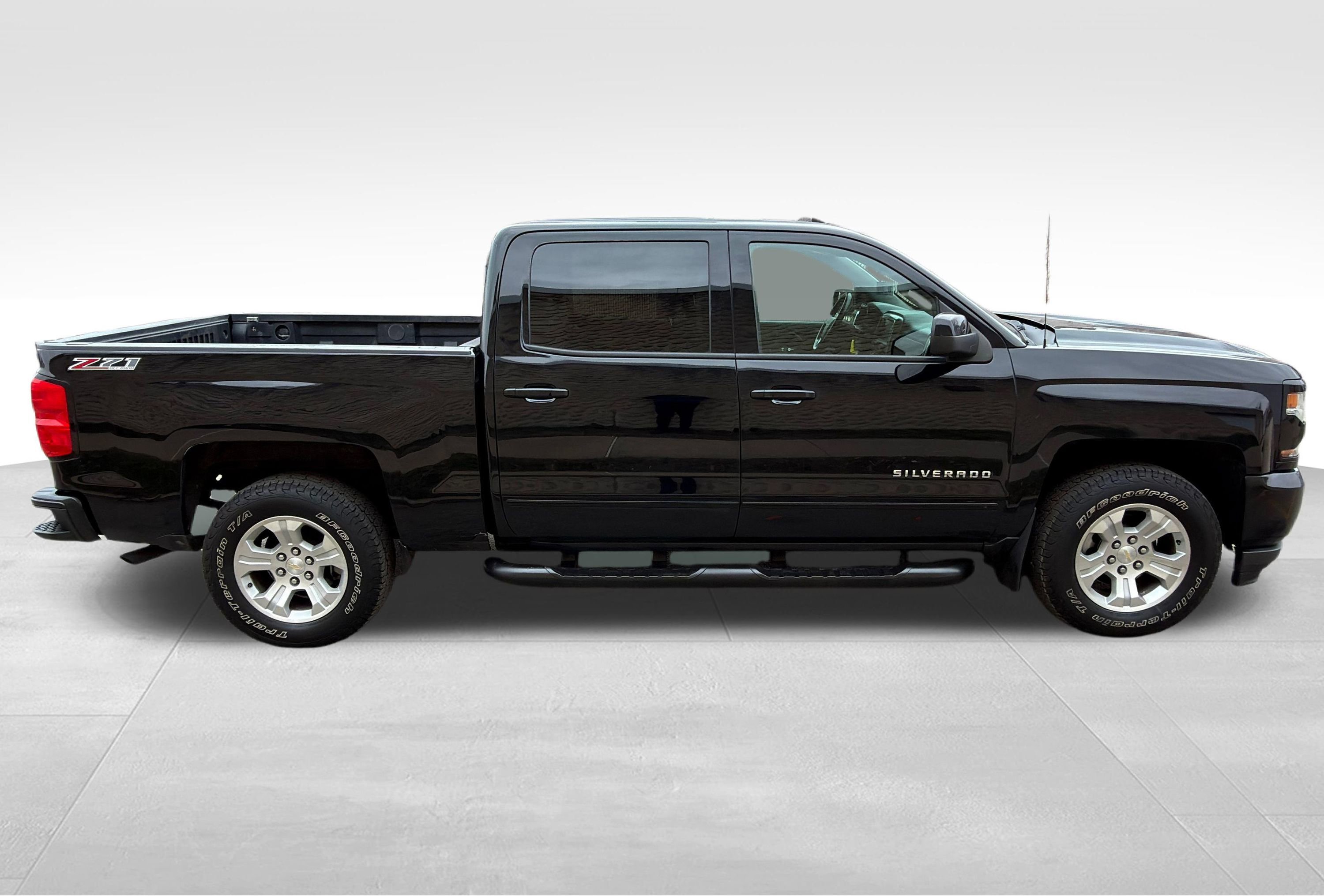 Used 2017 Chevrolet Silverado 1500 LT w/ All Star Edition AWD/4WD image 4