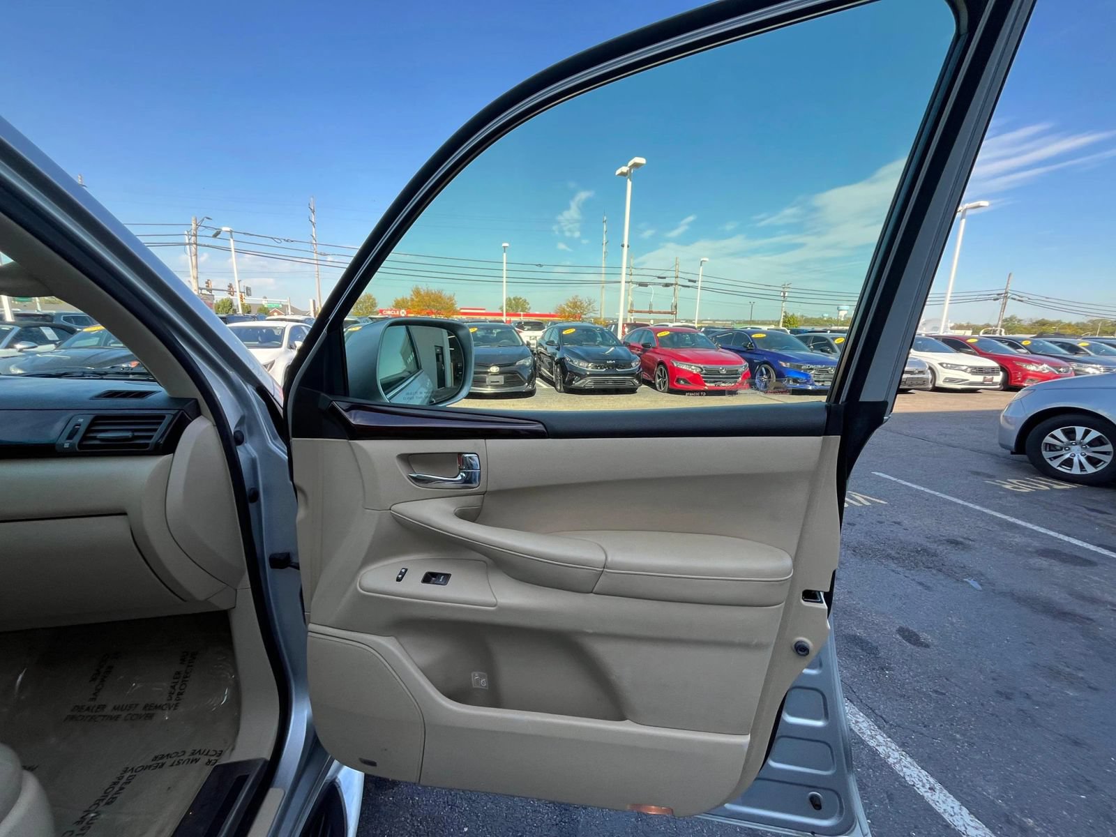 Used 2011 Lexus LX 570 4WD w/ Luxury Pkg image 45
