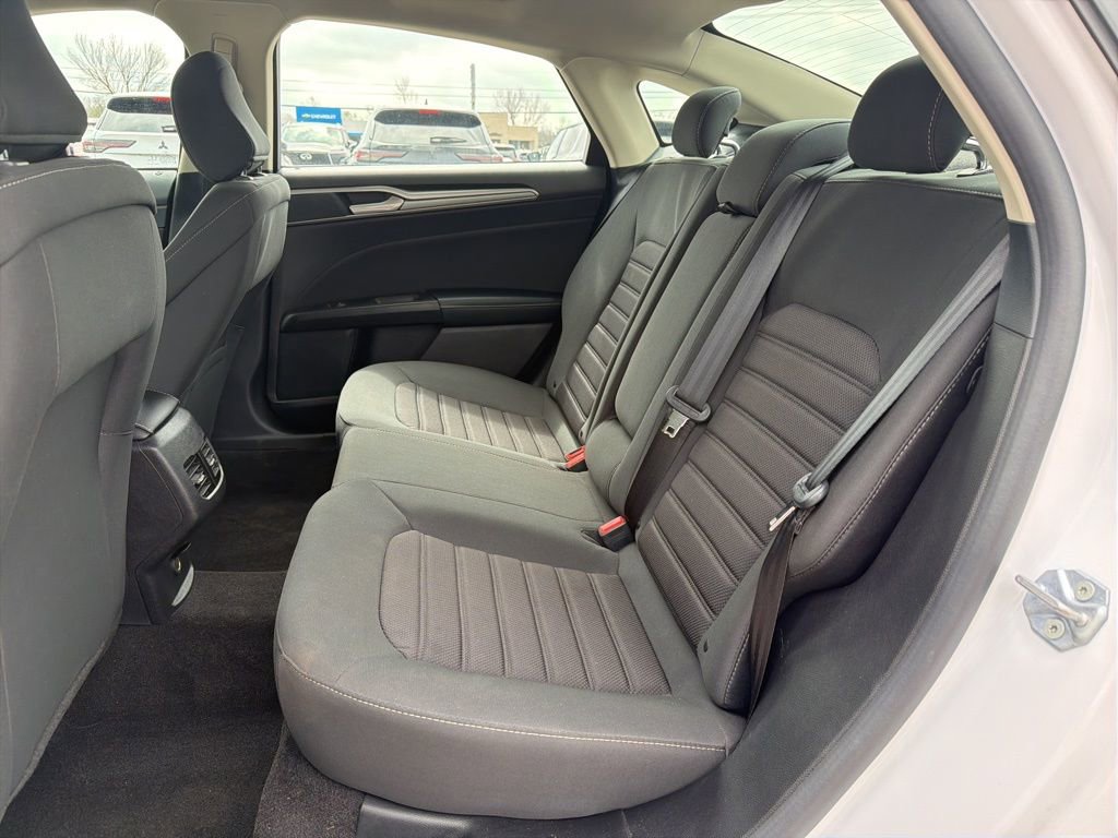 Used 2020 Ford Fusion SE image 9