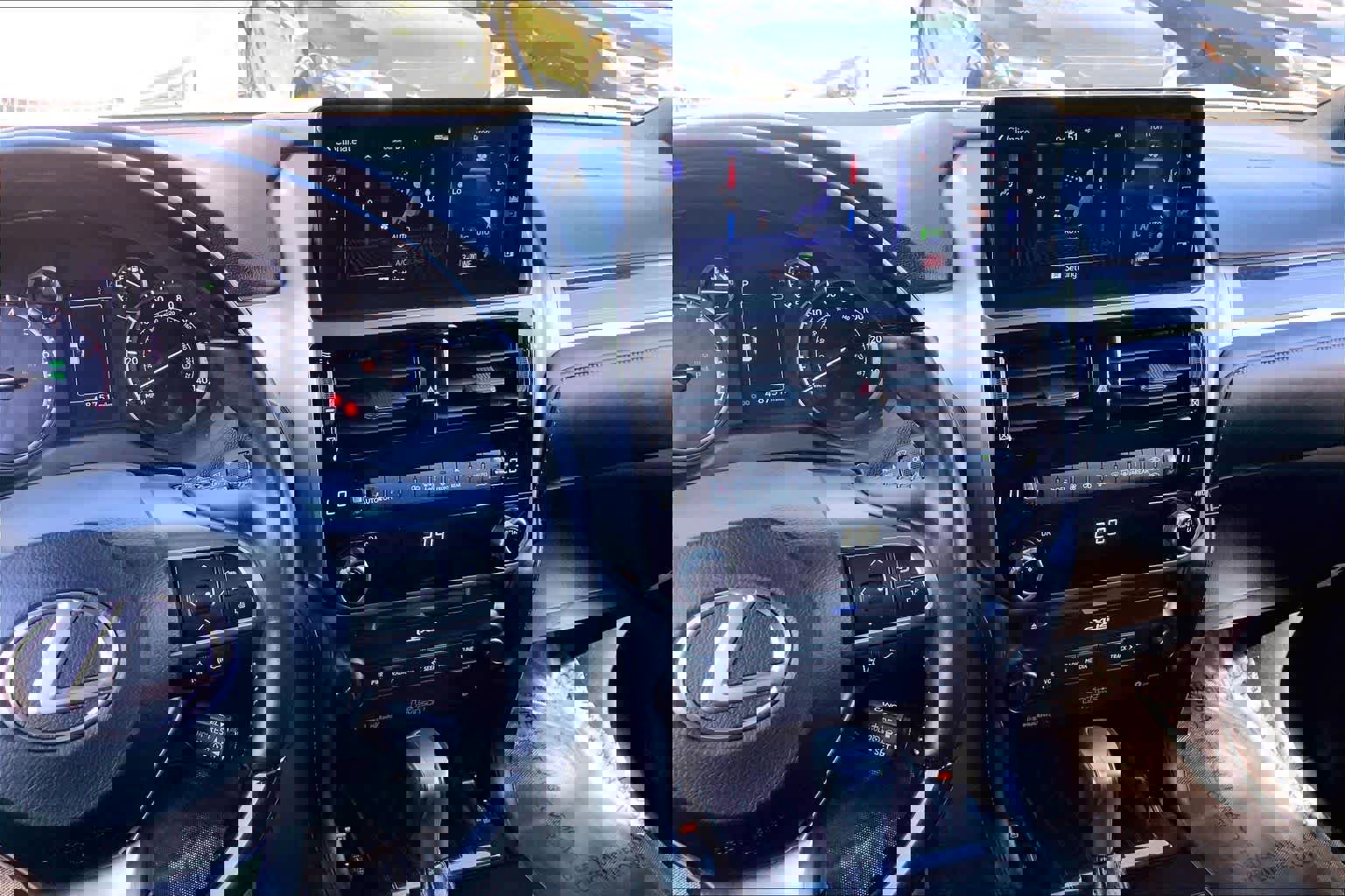 Used 2023 Lexus GX 460 Premium w/ Accessory Package image 7