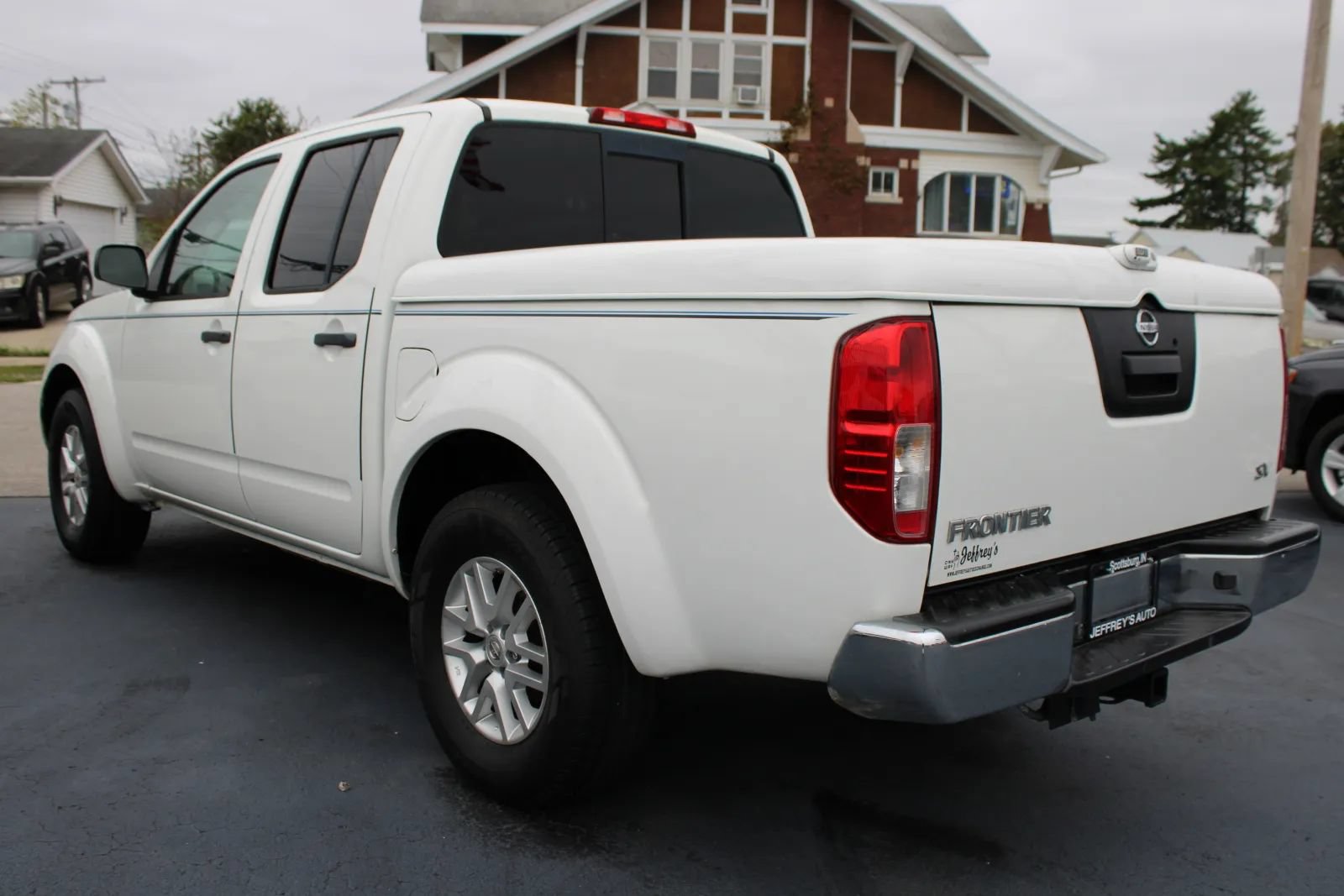 Used 2015 Nissan Frontier SV RWD image 2