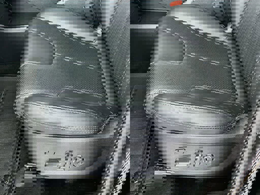 Used 2023 Hyundai Santa Fe Calligraphy image 30