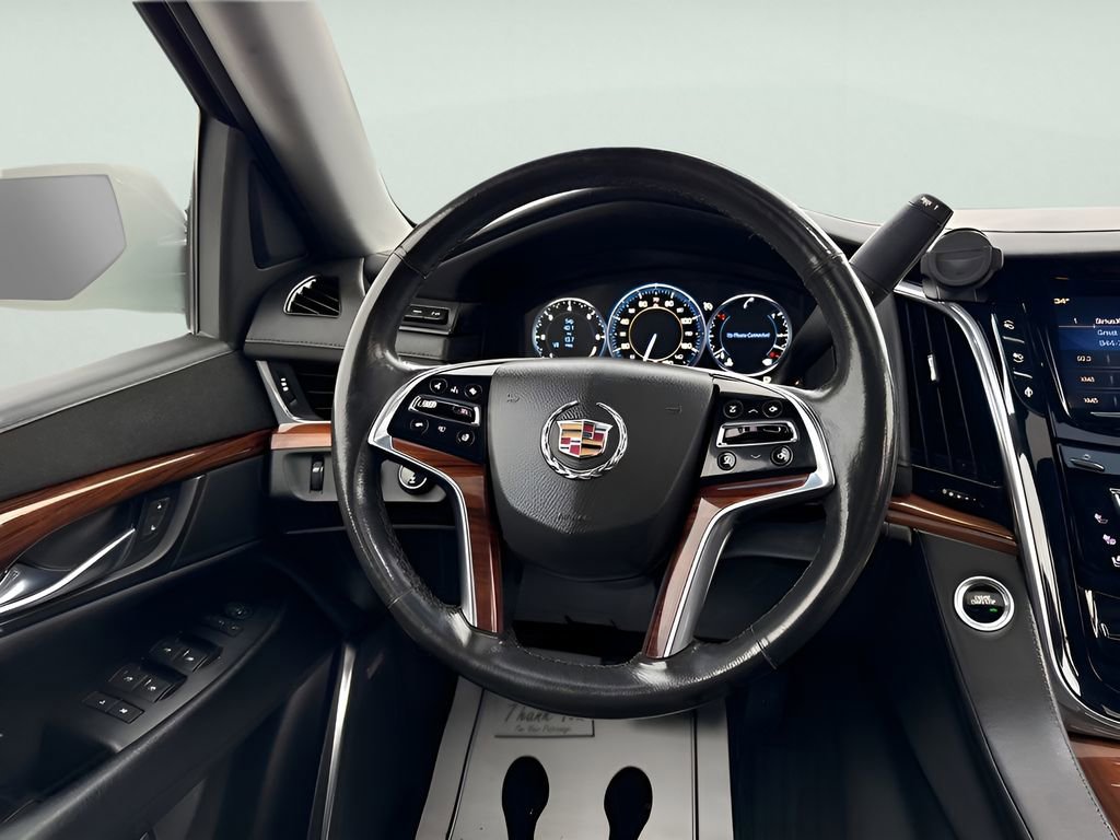 Used 2015 Cadillac Escalade Luxury image 16