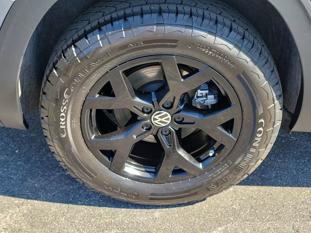 Certified 2025 Volkswagen Atlas Peak Edition SE AWD/4WD image 8