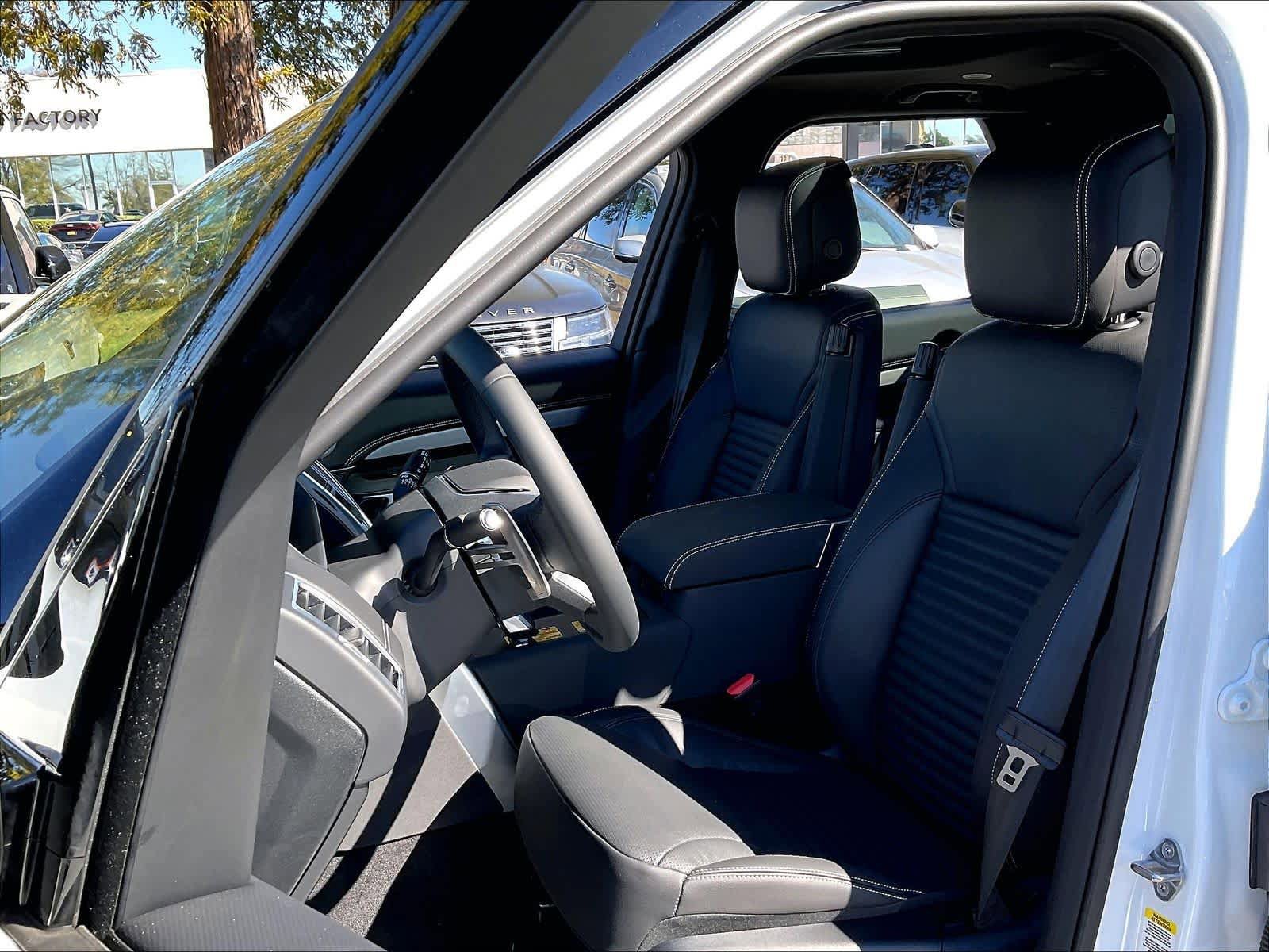 New 2026 Land Rover Discovery Limited Edition AWD/4WD image 11