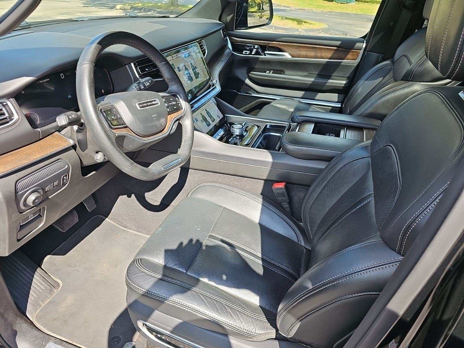 Used 2024 Jeep Grand Wagoneer L 4WD image 17