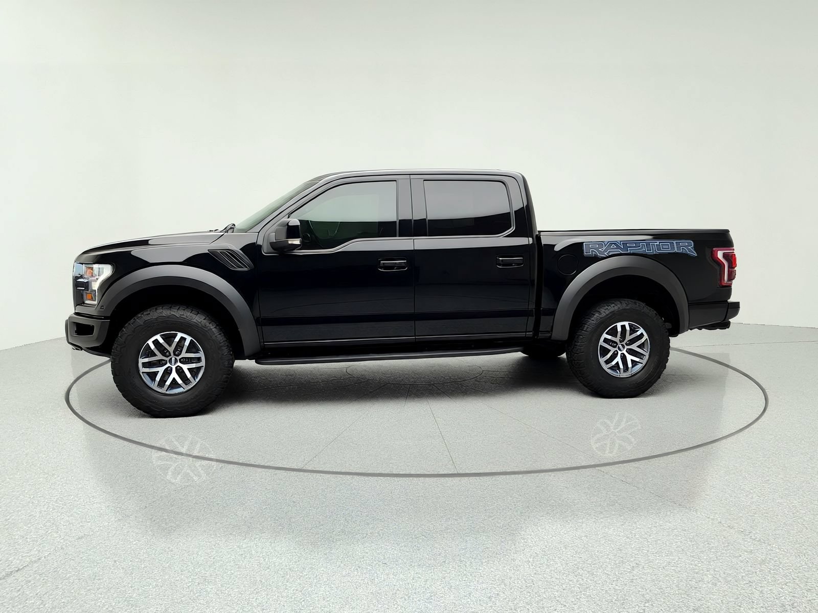 Used 2017 Ford F150 Raptor w/ Equipment Group 802A Luxury AWD/4WD video 3