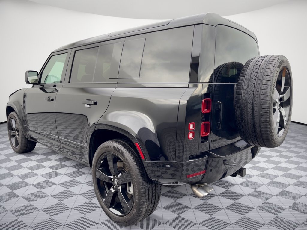 Used 2025 Land Rover Defender 110 X-Dynamic SE AWD/4WD image 3