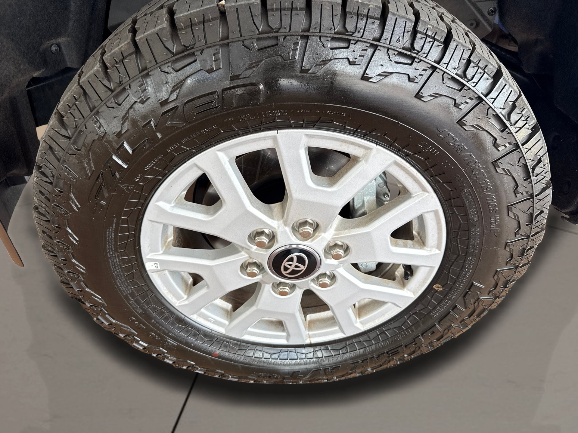 Used 2025 Toyota Tacoma SR5 AWD/4WD image 10