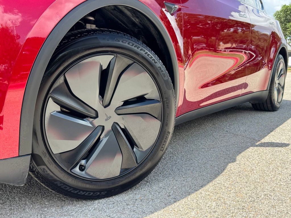 Used 2026 Tesla Model Y 2WD image 2