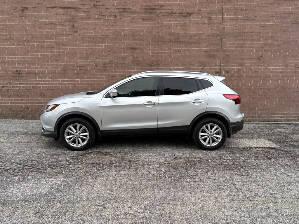 Used 2017 Nissan Rogue Sport SV w/ SV Premium Package AWD/4WD image 2