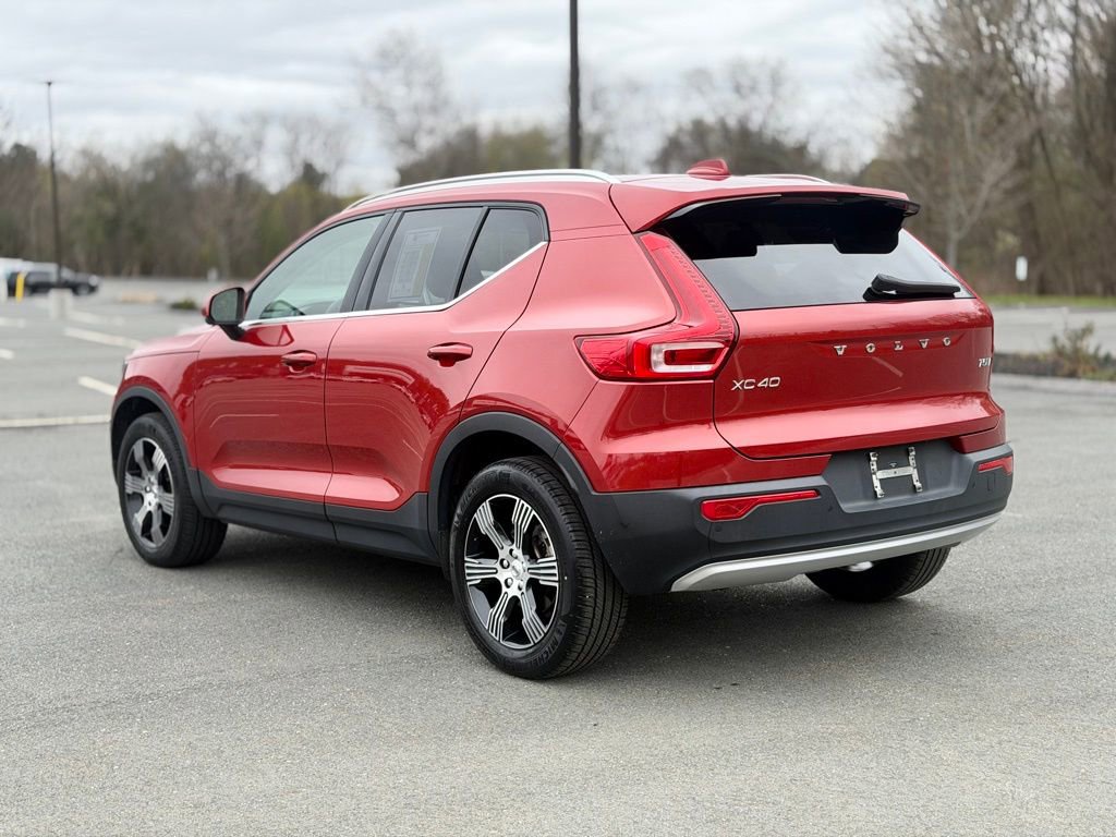 Used 2022 Volvo XC40 T5 Inscription image 4