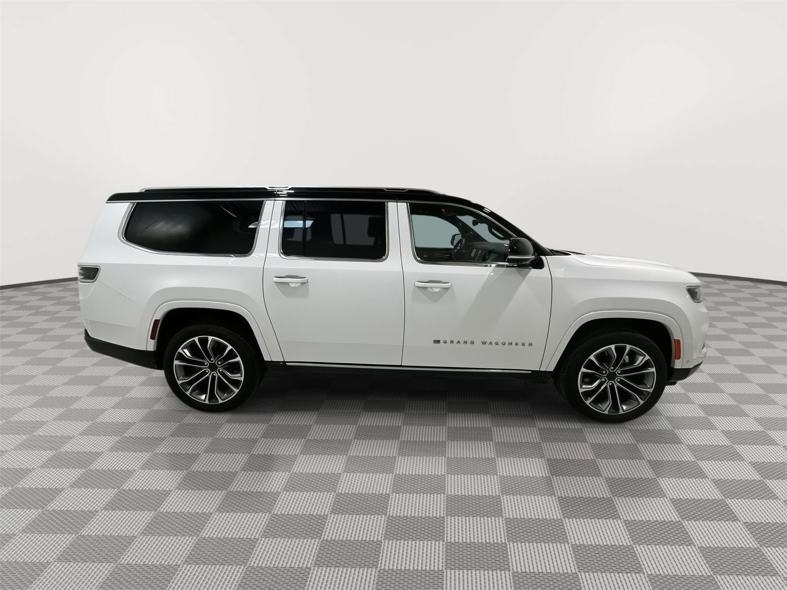Used 2025 Jeep Grand Wagoneer L Series III w/ Rear-Seat Entertainment Group AWD/4WD image 6