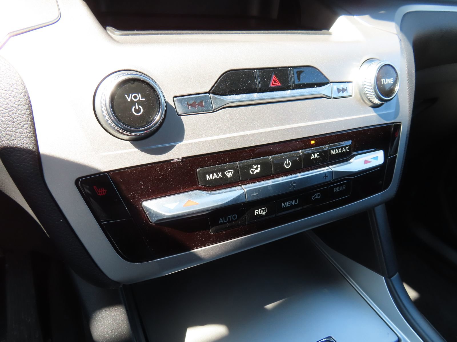 Used 2022 Ford Explorer XLT image 24