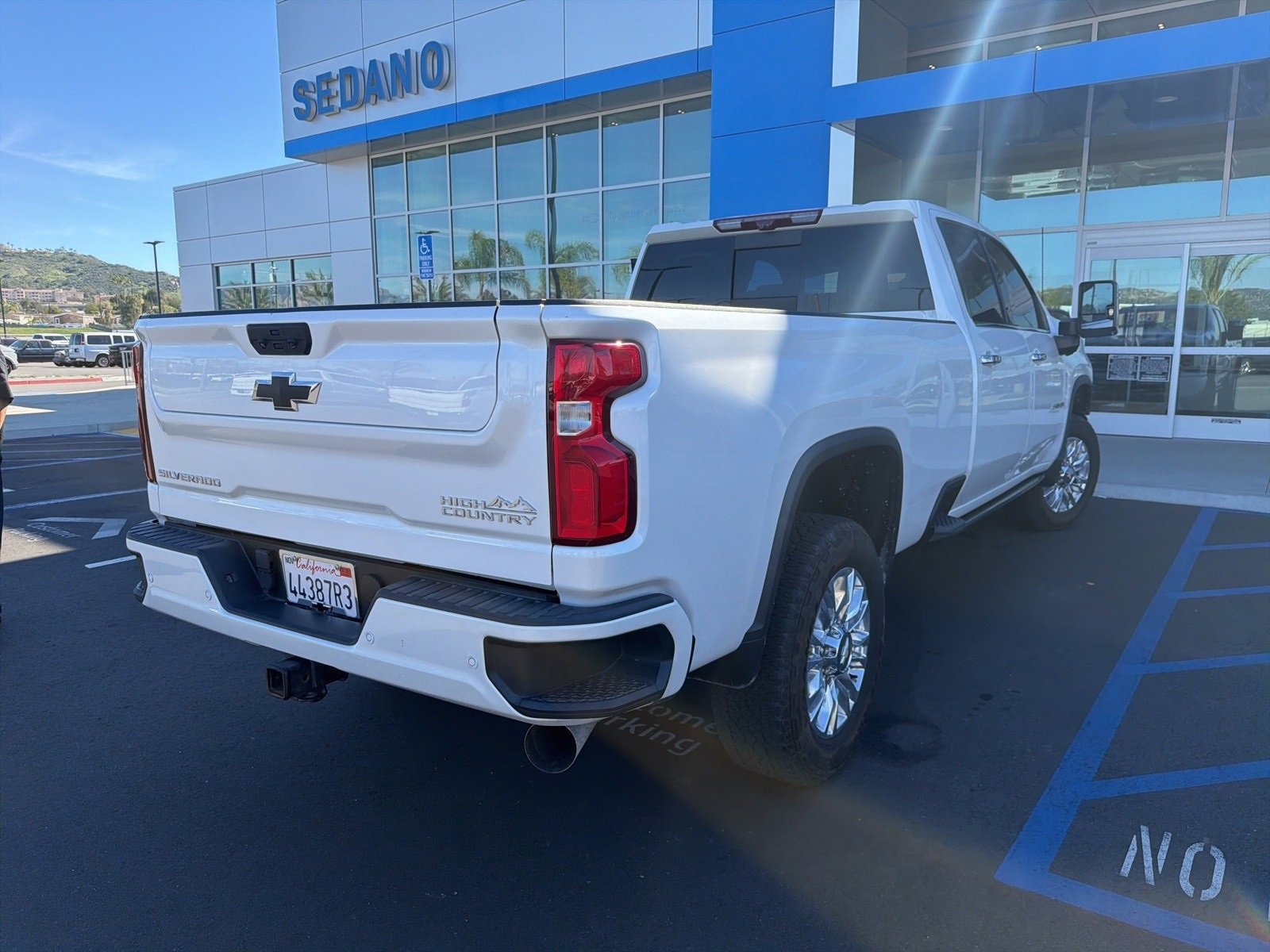 Used 2023 Chevrolet Silverado 2500 High Country w/ Z71 Off-Road Package image 4