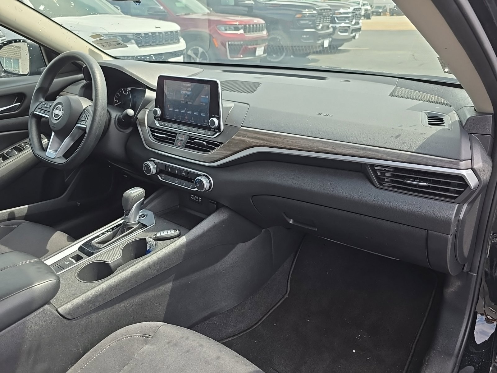 Used 2025 Nissan Altima 2.5 SV AWD/4WD image 41