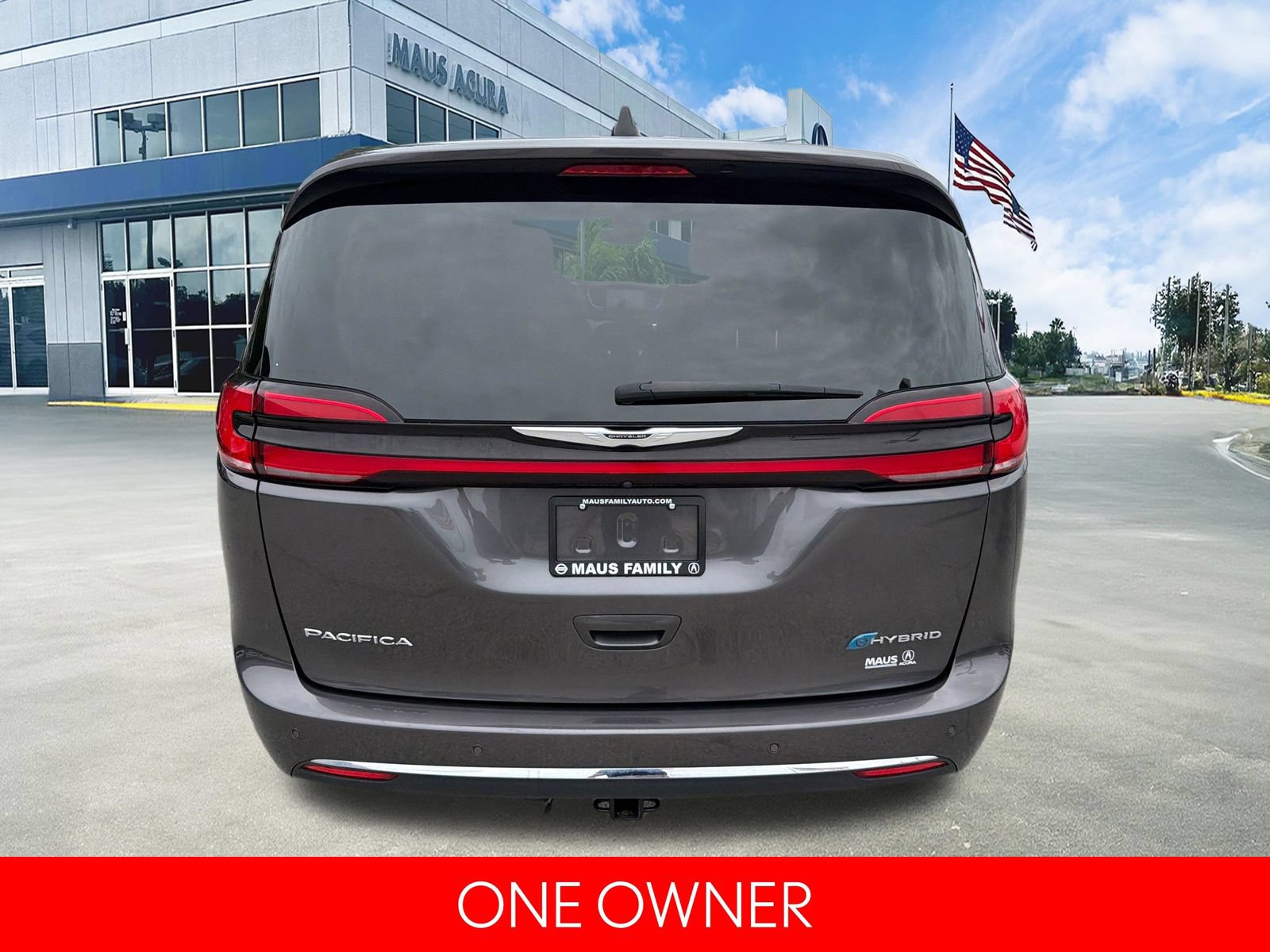 Used 2023 Chrysler Pacifica Touring-L FWD image 5