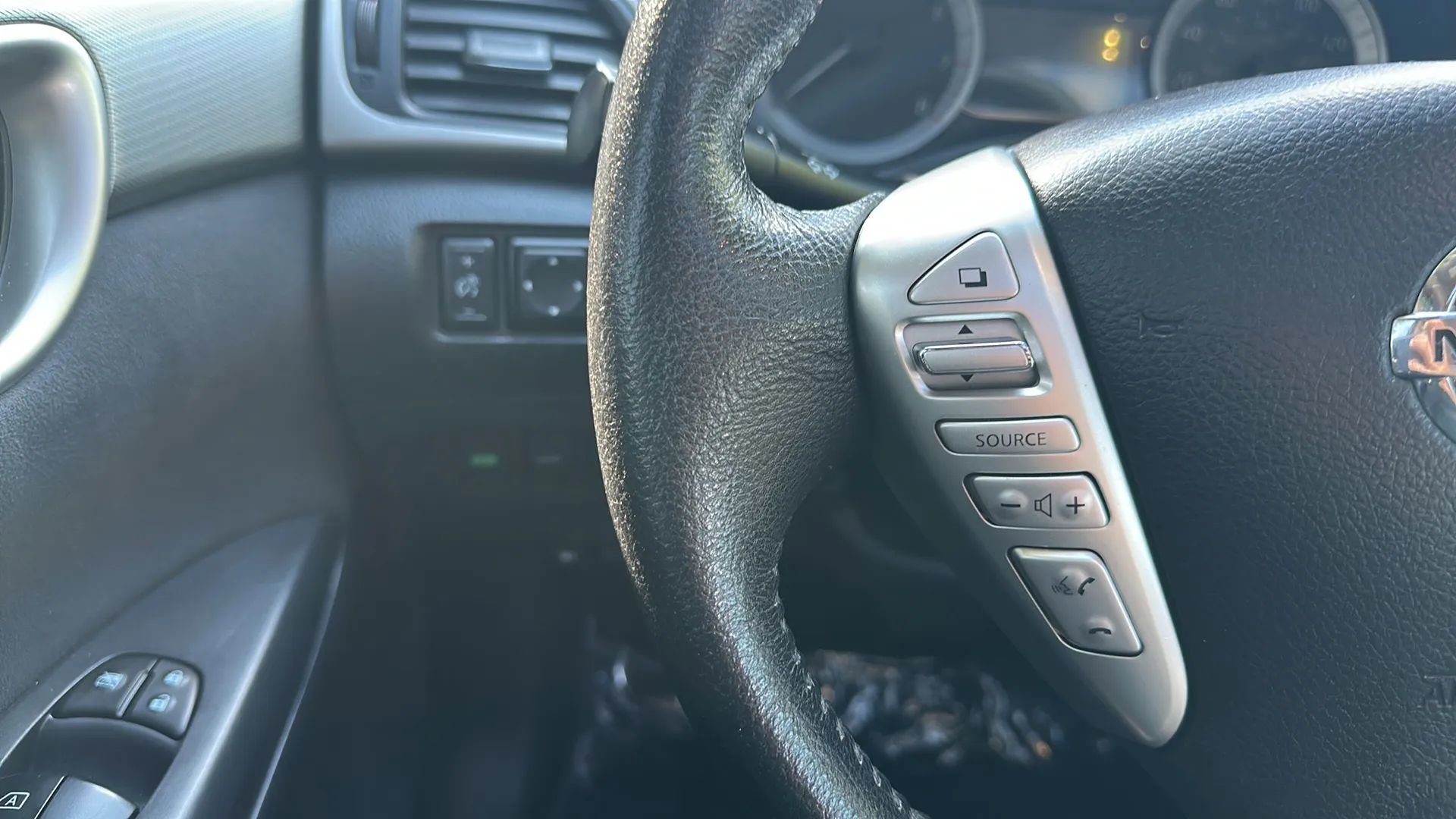 Used 2013 Nissan Sentra SR w/ Premium Pkg FWD image 32