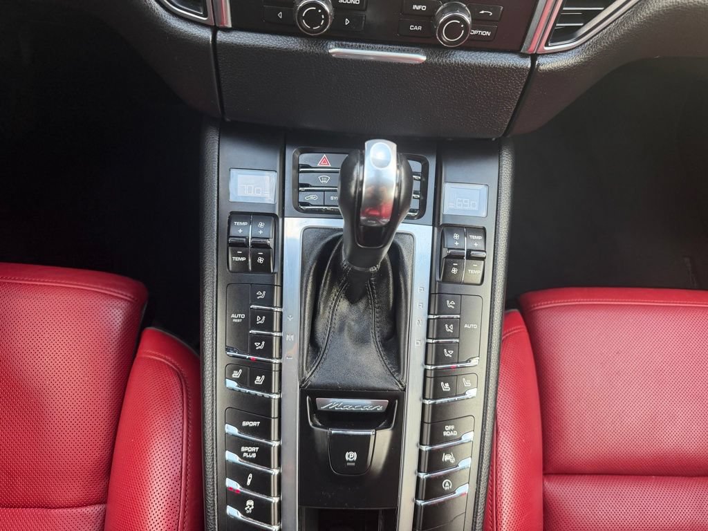 Used 2015 Porsche Macan Turbo AWD/4WD image 17
