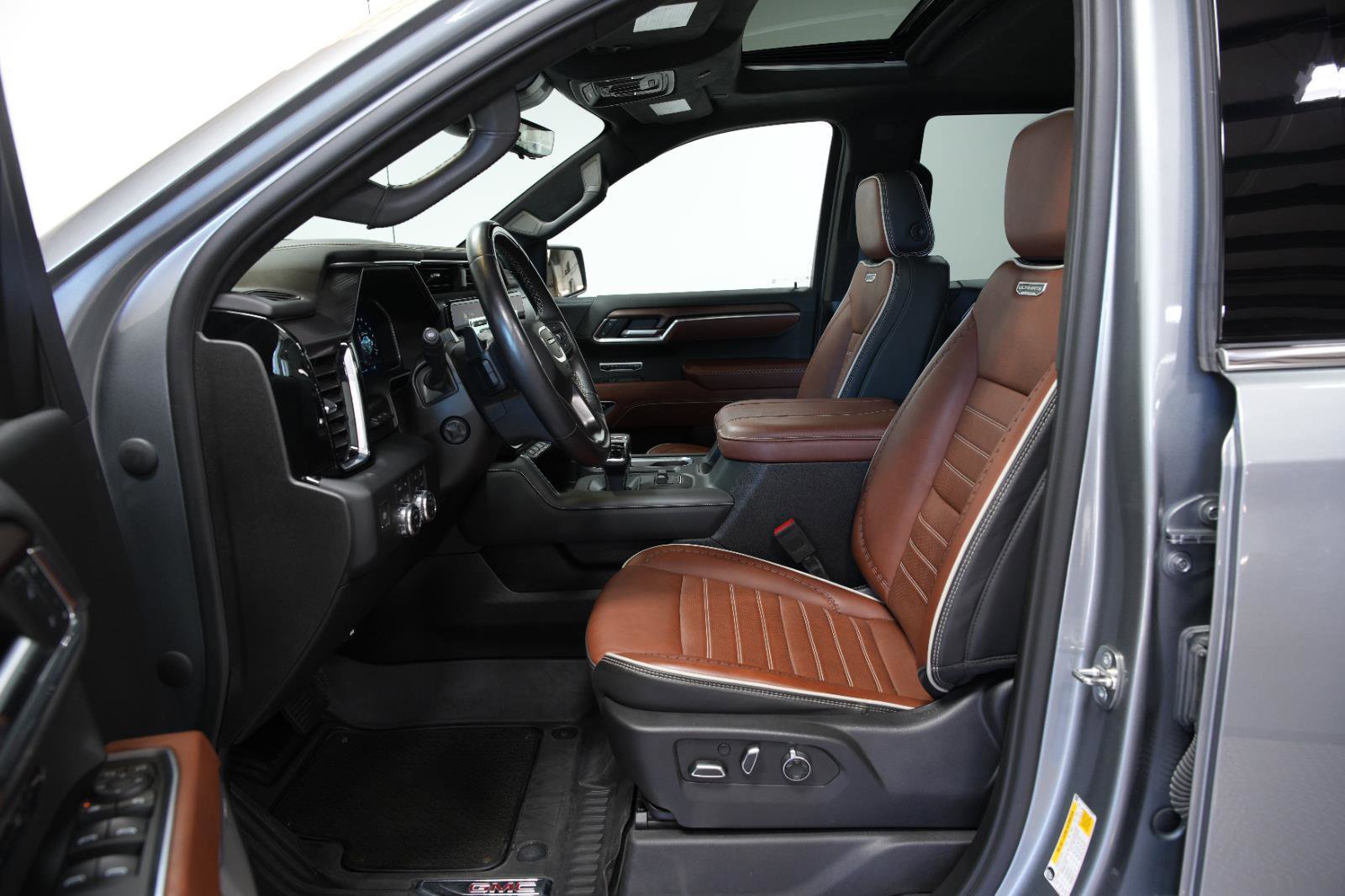 Used 2023 GMC Sierra 1500 Denali Ultimate image 32