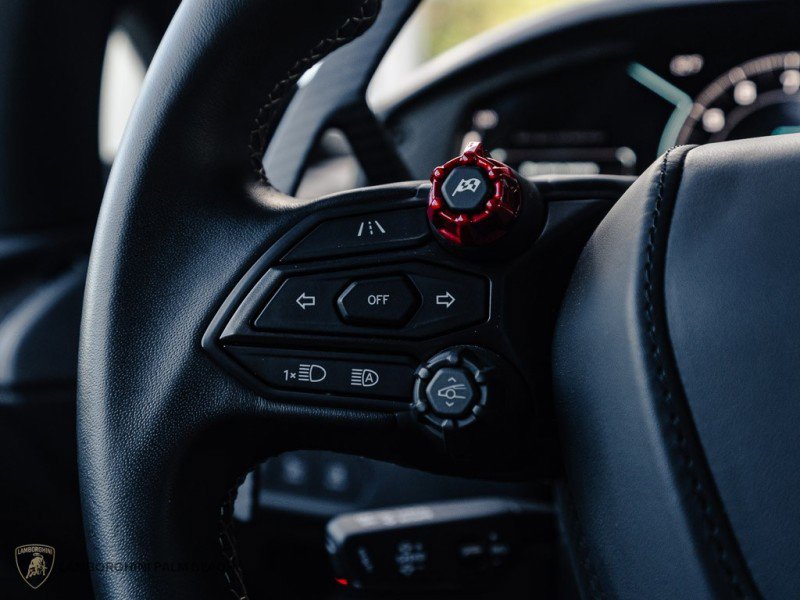 Used 2024 Lamborghini Revuelto image 23