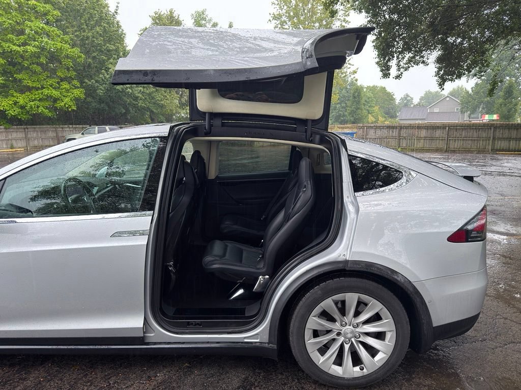 Used 2016 Tesla Model X 75D AWD/4WD image 22