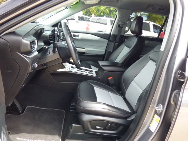 Used 2024 Ford Explorer XLT w/ Equipment Group 202A RWD image 24
