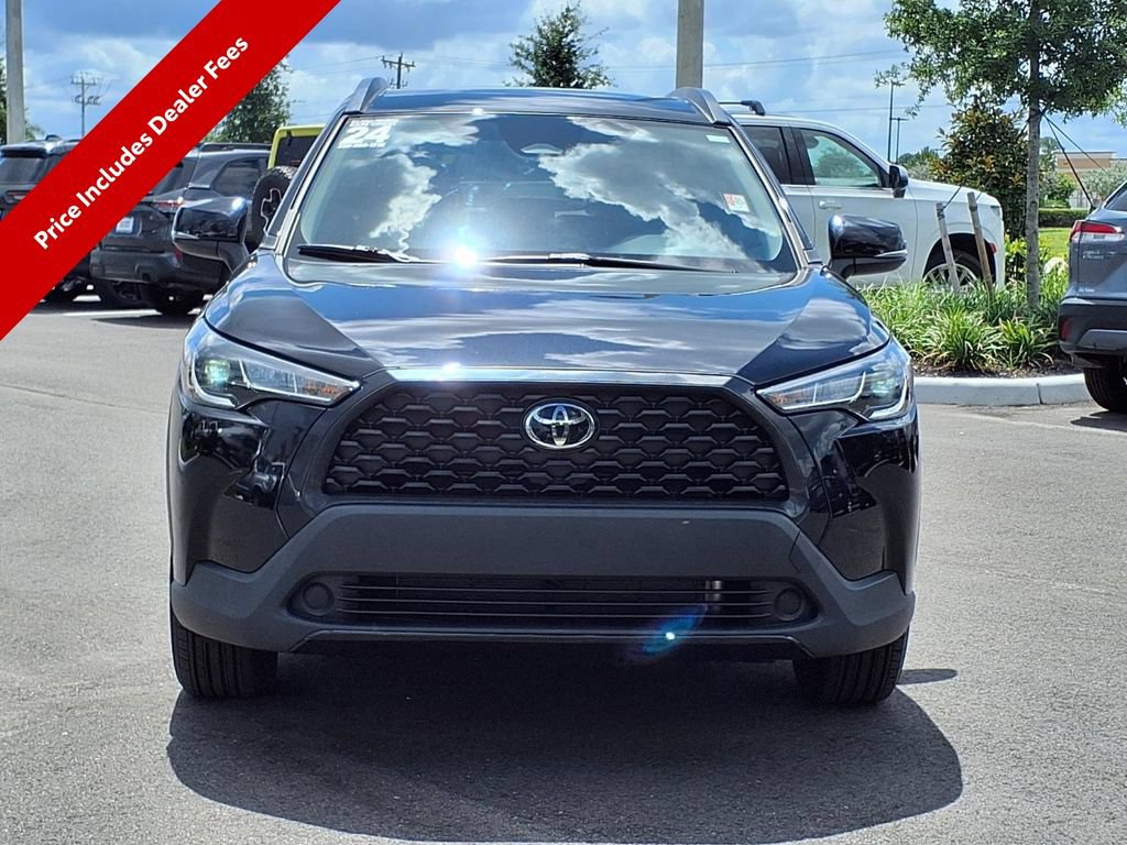 Used 2024 Toyota Corolla Cross LE FWD image 2
