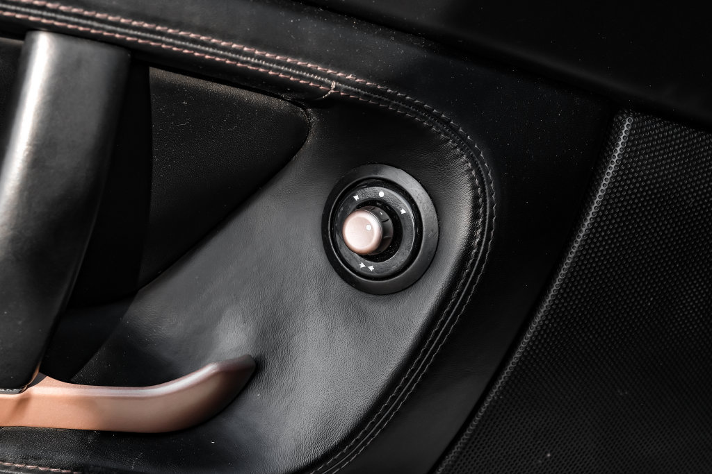 Used 2014 Ferrari California RWD image 42