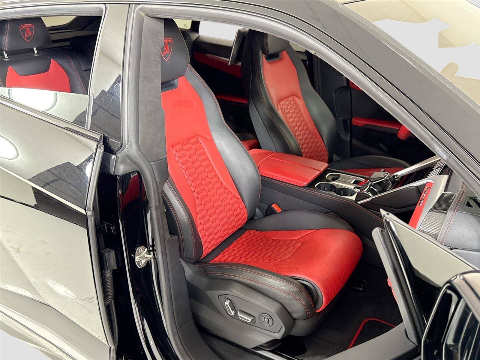 Used 2020 Lamborghini Urus AWD/4WD image 31