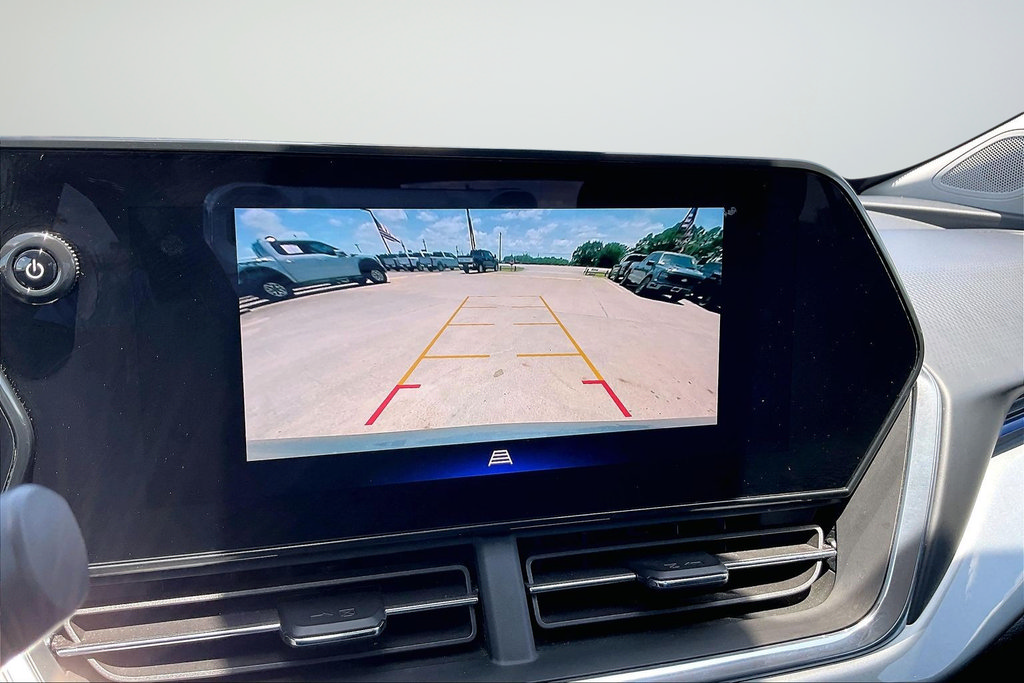 Used 2025 Chevrolet Trax LT FWD image 9