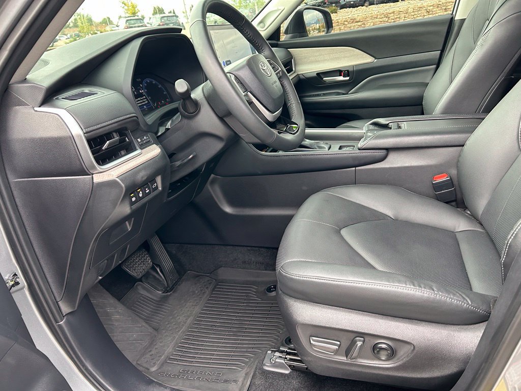 Used 2026 Toyota Grand Highlander AWD Hybrid image 25