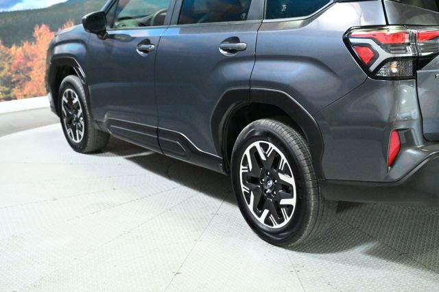 Used 2025 Subaru Forester Premium AWD/4WD image 8